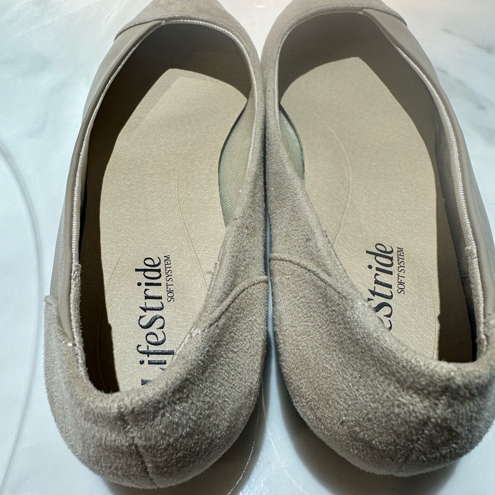 Life Stride Women's Cream Flats